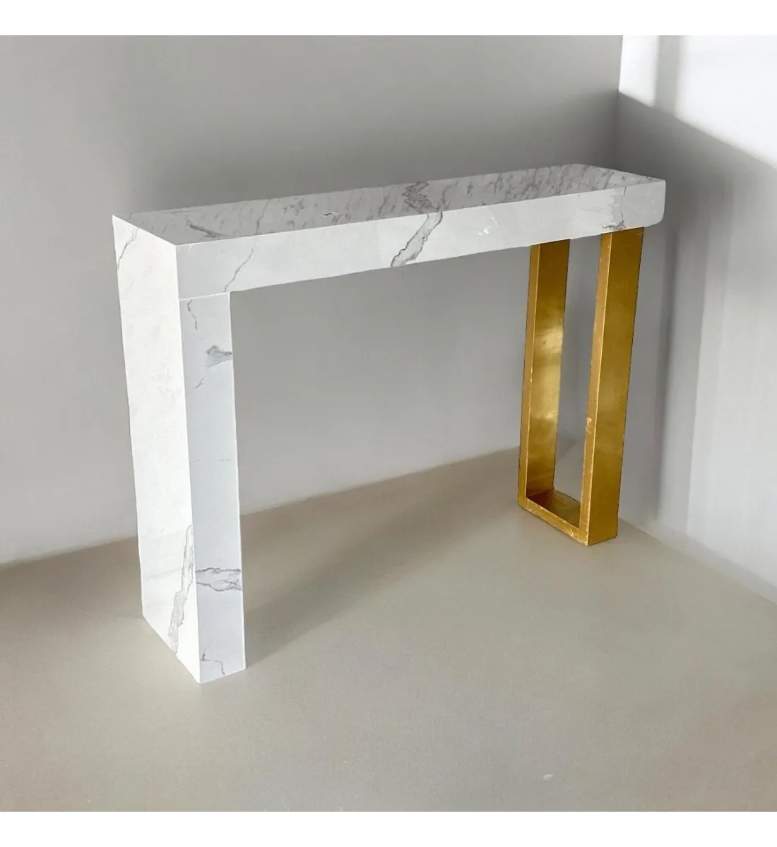 طاولة مدخل كلاسيكي بديل الخشب ابيض جنب ذهبي 120×30×90سم 