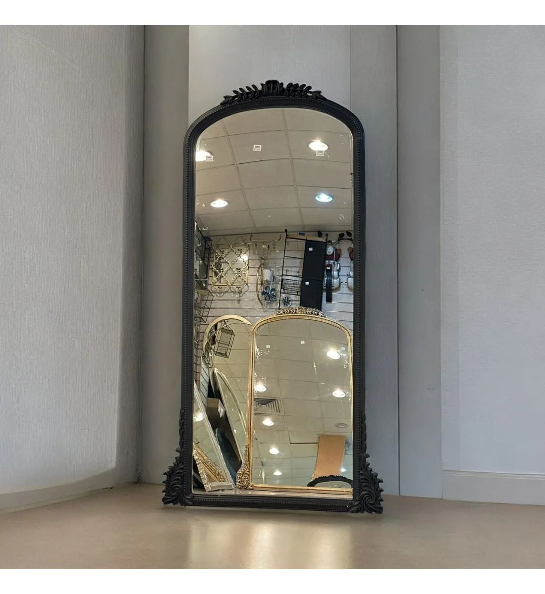 مرايا ارضيه باستناد اطار خشب اسود 1.10×2.25سم 