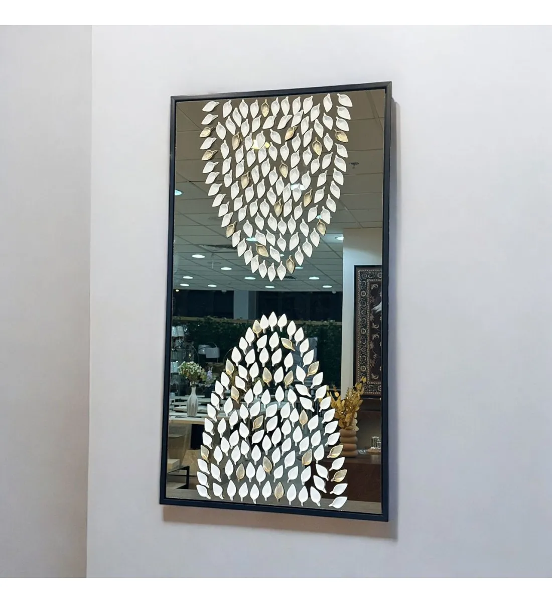 لوحة مراة  اسود  جبسية باطار خشبي اسود  105×80سم 