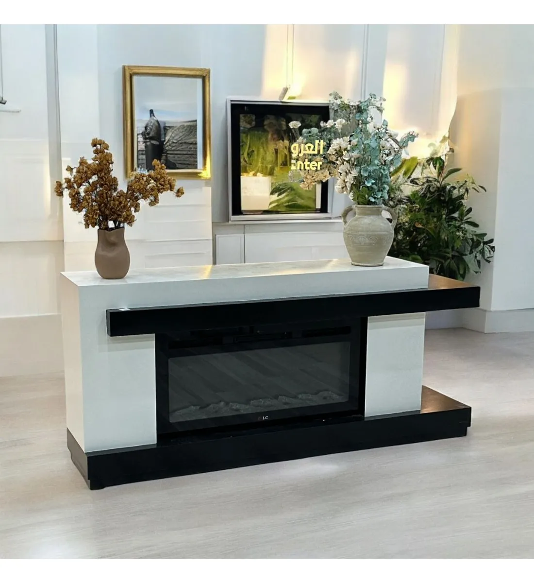 دفاية شكل بلازما كهربائية ذات تصميم انيق وحديث   سنديان لون اسود علي بيج  مقاس 180×80×40سم 