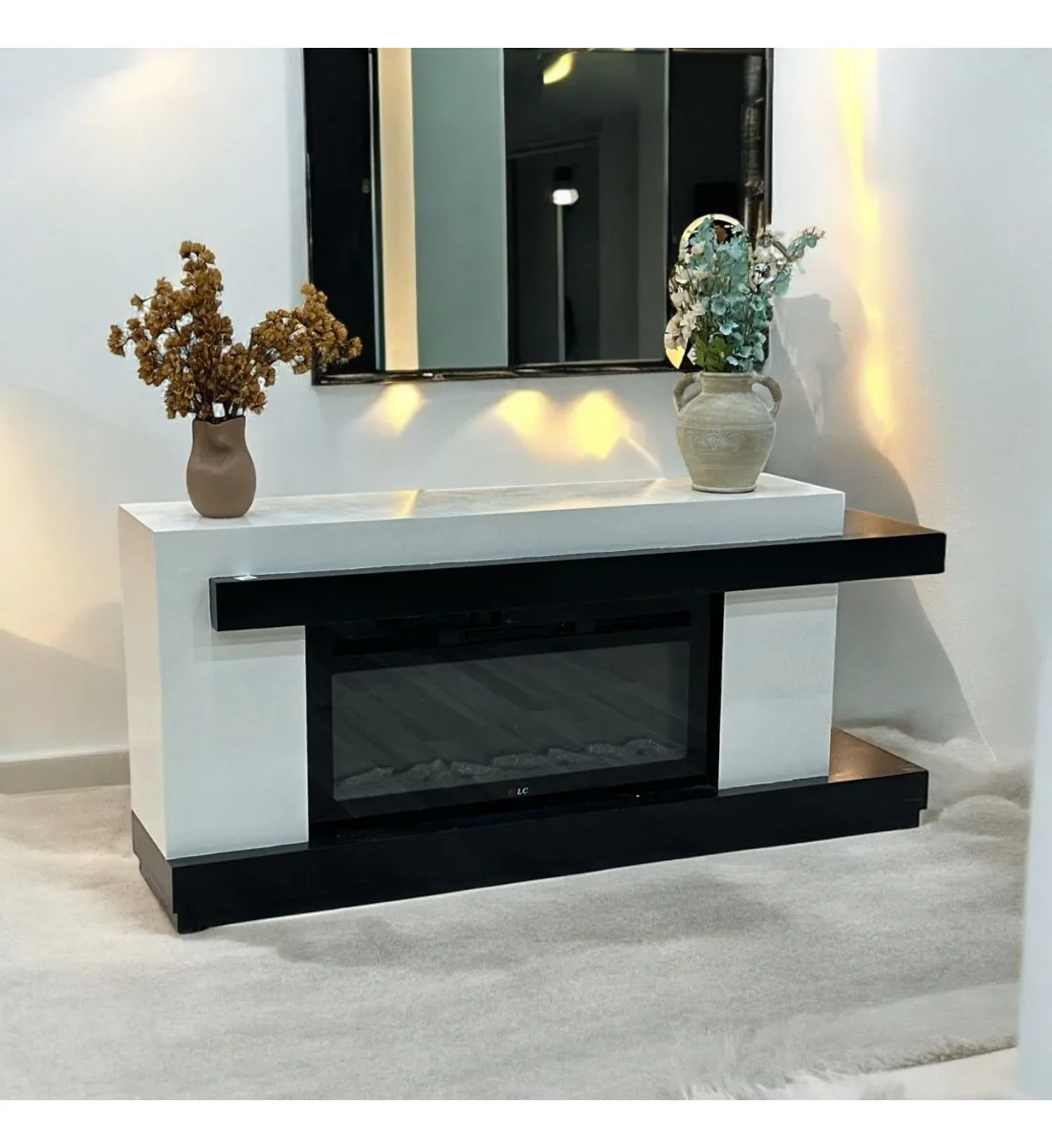 دفاية شكل بلازما كهربائية ذات تصميم انيق وحديث   سنديان لون اسود علي بيج  مقاس 180×80×40سم 