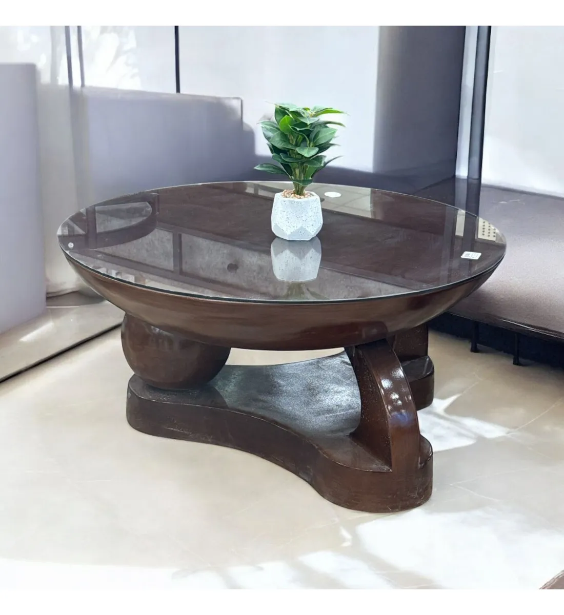 طاوله اساسيه مفرد زجاج بني 80×80×40سم 