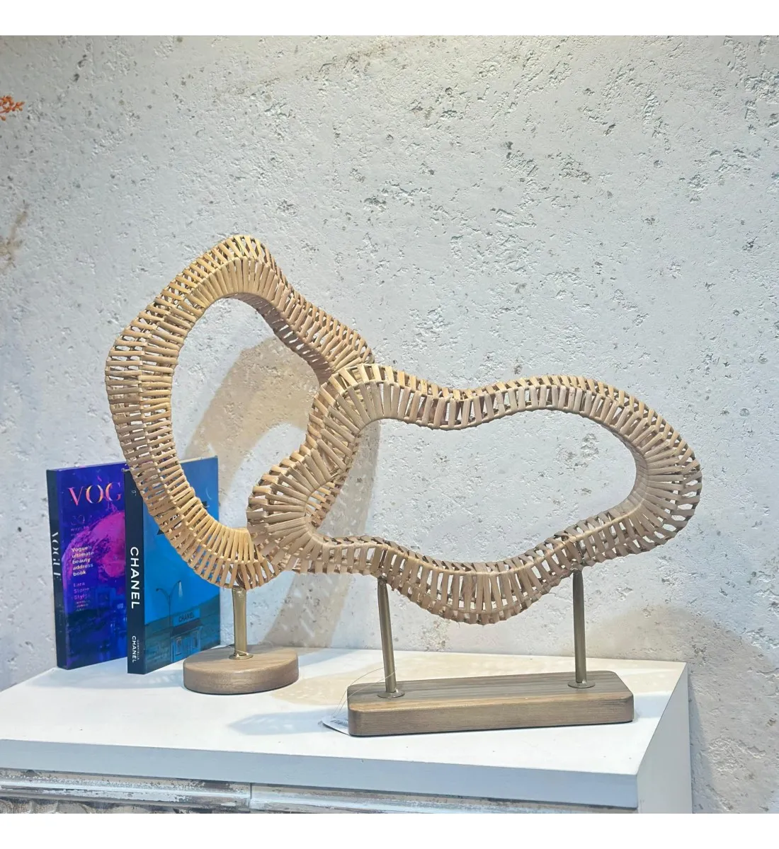 قطعة ديكور قش بقاعدة خشب وعمود حديد46×32×11سم 
