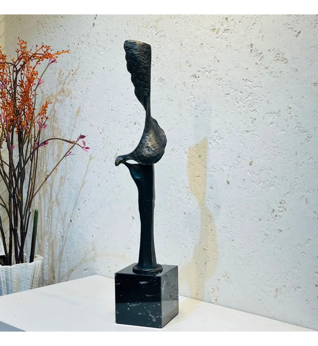 زينة ديكور بتصميم نحت  تجريدي قاعده رخام  -55×10×10سم