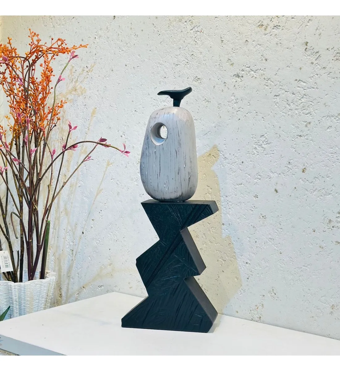 زينة ديكور بتصميم نحت  تجريدي خشبي 47×18×7سم 