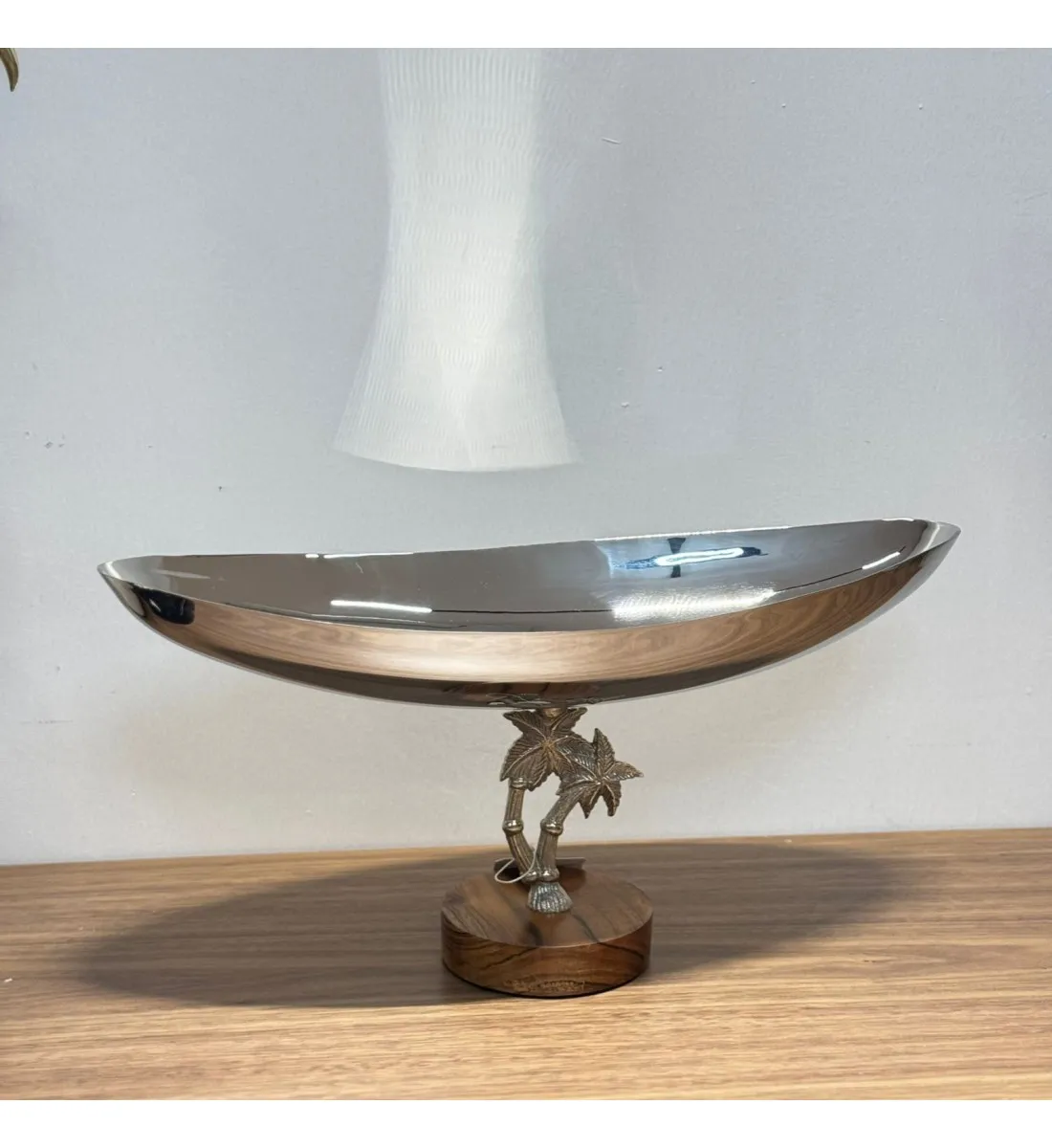 صحن تقديم من الاستانلس استيل  وقاعده مقاس45×20×18سم 