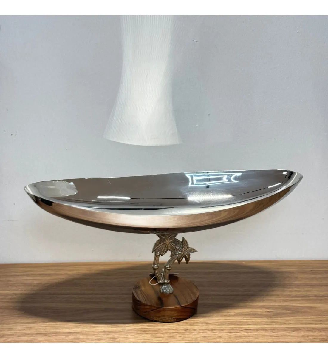 صحن تقديم من الاستانلس استيل  وقاعده مقاس45×20×18سم 