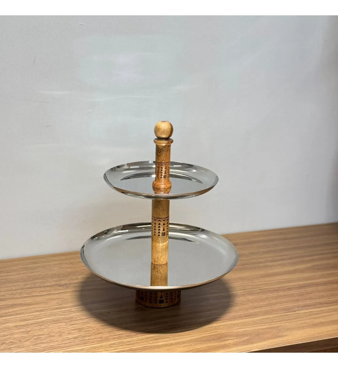 صحن تقديم من الاستانلس استيل  وقاعده  دورين مقاس30×26×26سم 
