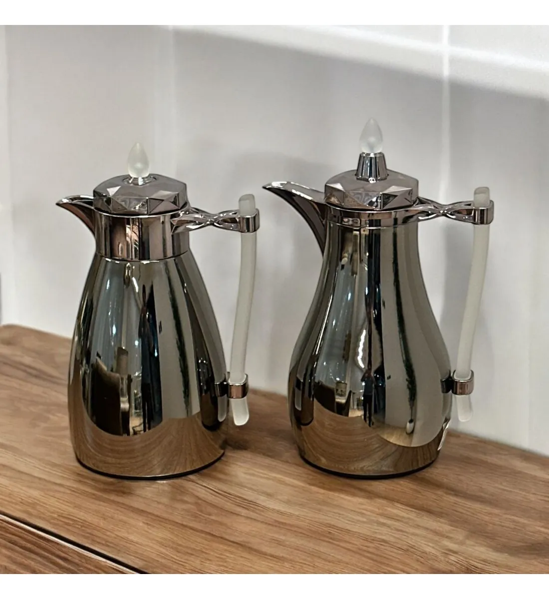  طقم ترامس يتصميم عصري الدانة  باللون اسود ممسك اكرلك 