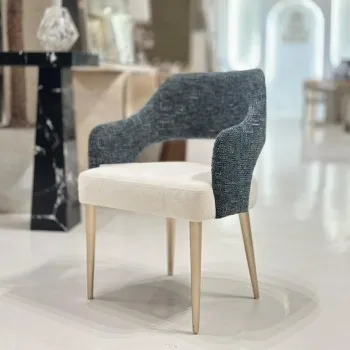 كرسي  جلوس عصري أنيق بتصميم مميز يجمع بين البساطة والفخامة